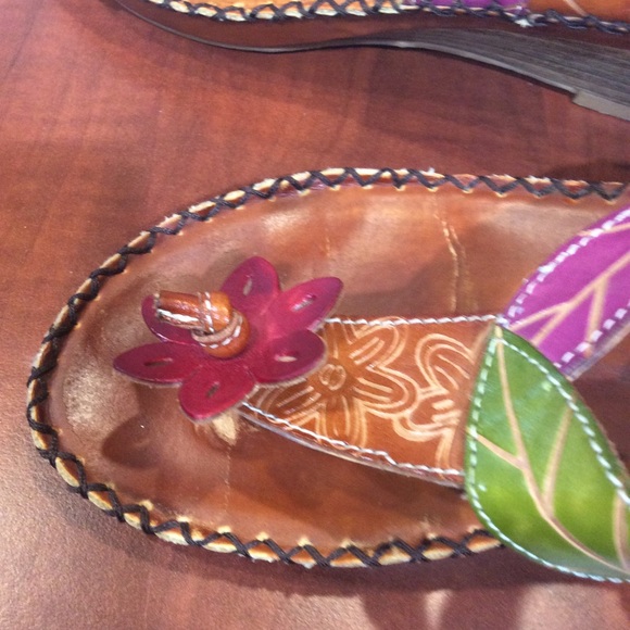 Spring Step Sandals - Picture 4 of 7